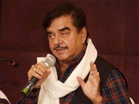 മോദിക്ക് മുന്നില്‍ മുട്ടുമടക്കില്ല, അദ്വാനിയുടെ അനുഗ്രഹം തനിക്കുണ്ടെന്ന് ശത്രുഘ്നന്‍ സിന്‍ഹ