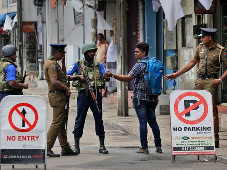 ശ്രീലങ്കയിലെ പള്ളികള്‍ക്ക് നേരെ വീണ്ടും ആക്രമണം; രാജ്യമെമ്പാടും കര്‍ഫ്യൂ പ്രഖ്യാപിച്ചു