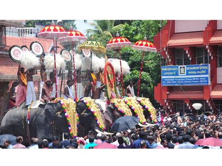 തൃശൂര്‍ പൂരം വെടിക്കെട്ട്: ഓലപ്പടക്കം കൂട്ടിക്കെട്ടി മാലയാക്കി പൊട്ടിക്കുന്നതിന് അനുമതി