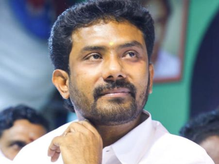 തമിഴ്‌നാടിന് കോളടിച്ചു; പനീര്‍ശെല്‍വത്തിന്റെ മകന്‍ കേന്ദ്രമന്ത്രി, ബിജെപി നേതാക്കള്‍ വിളിച്ചു