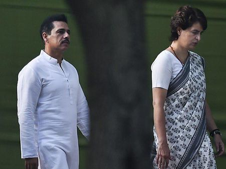 വൻകുടലിൽ കാൻസർ; വിദഗ്ധ ചികിത്സയ്ക്കായി ലണ്ടനിൽ പോകാൻ അനുവദിക്കണമെന്ന് കോടതിയോട് റോബർട്ട് വാദ്ര