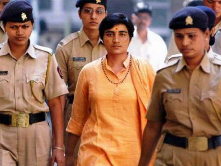 തിരഞ്ഞെടുപ്പ് കമ്മീഷന് പുല്ലുവില; നിരോധനം ലംഘിച്ച് പ്രഗ്യ പ്രചാരണം നടത്തി, വീണ്ടും നോട്ടീസ്