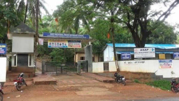 താമരശ്ശേരിയിൽ പെൺകുട്ടിക്കെതിരെ റാഗിങ്; വസ്ത്രധാരണത്തിന്റെ പേരിൽ അധിക്ഷേപം, പ്രതിഷേധവുമായി എസ്എഫ്ഐ