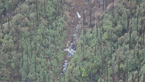 തകര്‍ന്നുവീണ ഇന്ത്യന്‍ വ്യോമസേന വിമാനത്തിലെ ആറുപേരുടെ മൃതദേഹള്‍ കണ്ടെടുത്തു