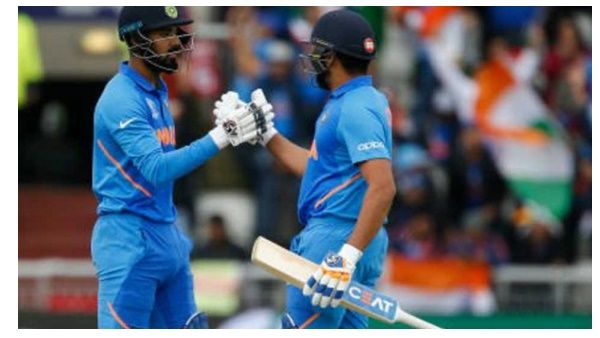 ലോകകപ്പല്ലേ....ആവേശമല്ലേ...കൂടാതിരിക്കുന്നതെങ്ങിനെ, പഴയകാല കോളജ് ക്രിക്കറ്റ് ടീമിന്റെ ഒത്തുചേരൽ