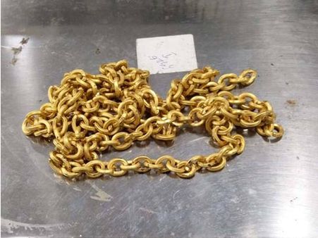 അടിവസ്ത്രത്തിനുളളിലും സോക്‌സിനുളളിലും സ്വര്‍ണം.. കരിപ്പൂരില്‍ 45 ലക്ഷത്തിന്റെ സ്വര്‍ണം പിടിച്ചു!!