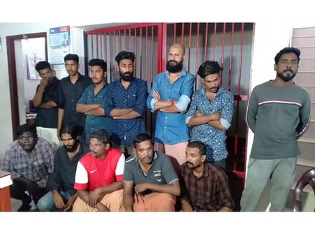 മുറിയില്‍ പൂട്ടിയിട്ട് മര്‍ദനം: തൃശൂരിൽ 12 പേര്‍ അറസ്റ്റില്‍, സ്ഥലക്കച്ചവടത്തിന്റ പേരിൽ വിളിച്ചെന്ന്