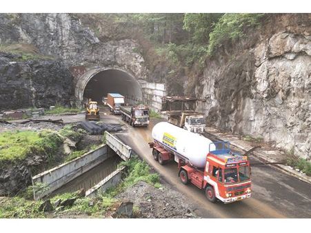 കുതിരാന്‍: തുരങ്കമുഖത്തെ മണ്ണു നീക്കല്‍: നടപടികള്‍ക്കു തുടക്കം