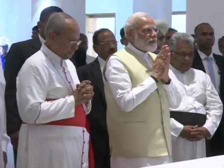നരേന്ദ്ര മോദി ശ്രീലങ്കയിൽ: സ്‌ഫോടനം നടന്ന പള്ളിയില്‍ സന്ദര്‍ശനം നടത്തി,