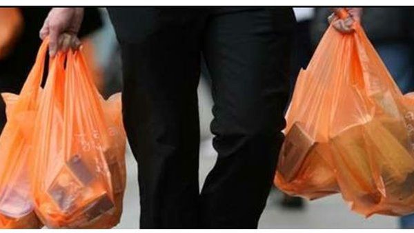 കാരി ബാഗുകള്‍ക്ക് നിങ്ങളില്‍ നിന്ന് നിരക്ക് ഈടാക്കുന്നുണ്ടോ? നിയമവിരുദ്ധം... ഉപഭോക്തൃ കോടതിയെ സമീപിച്ചാല്‍ കാര്യമുണ്ട്!