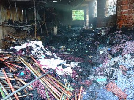 തൃശൂരിൽ പ്ലാസ്റ്റിക് ഫാക്ടറിയില്‍ തീപിടിത്തം: ലക്ഷങ്ങള്‍ നഷ്ടമെന്ന്, സാധനങ്ങൾ കത്തിനശിച്ചു!!