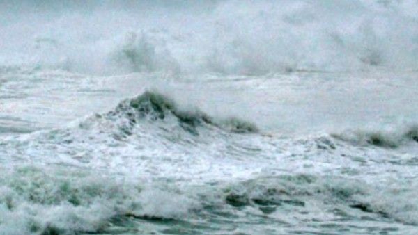 കേരളത്തിൽ ഉയർന്ന തിരമാലയ്ക്ക് സാധ്യത; ജാഗ്രത പാലിക്കണമന്ന് ദേശീയ സമുദ്ര സ്ഥിതിപഠന കേന്ദ്രം!