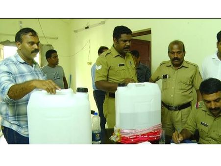 അനധികൃത സ്പിരിറ്റ് വില്‍പ്പന: തൃശൂരിൽ ഒരാൾ അറസ്റ്റിൽ, പിടിച്ചെടുത്തത് 50 ലിറ്ററിലധികം സ്പിരിറ്റ്!!