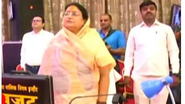 വന്ദേമാതരത്തിന് പകരം ജനഗണമന, പരിഹാസ്യരായി ബിജെപി നേതാക്കള്‍