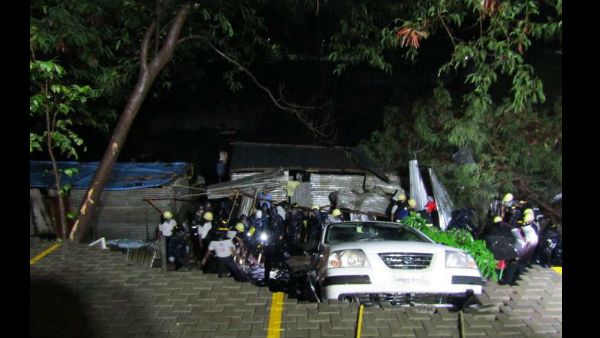 പൂനെയിൽ മതിൽ തകർന്ന് വീണ് 4 കുട്ടികൾ ഉൾപ്പെടെ 15 പേർ മരിച്ചു