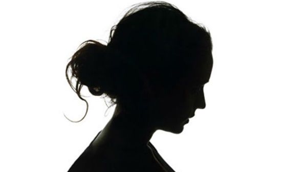 പോലീസുകാരനെതിരെ യുവതി നല്‍കിയ പരാതിയില്‍ നിസ്സാര വകുപ്പ്; പുനരന്വേഷണം വേണമെന്ന് വനിതാകമ്മിഷന്‍