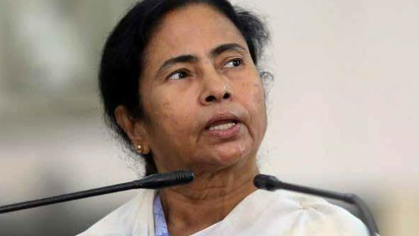 രണ്ടു കോടിയും പെട്രോള്‍ പമ്പും; എംഎല്‍എമാരെ ചാടിക്കാന്‍ ബിജെപിയുടെ വാഗ്ദാനം, മമത പറയുന്നു