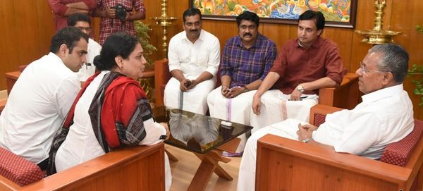 'കേരളം ബദൽ', മുഖ്യമന്ത്രിയെ കണ്ട് ശ്വേത ഭട്ട്, സഞ്ജീവ് ഭട്ടിനായുളള പോരാട്ടത്തിന് പിണറായിയുടെ പിന്തുണ