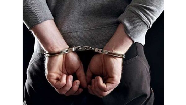 പോലീസ് ചമഞ്ഞ് ബൈക്ക്‌യാത്രികന്റെ 7.76ലക്ഷം രൂപ തട്ടിയവർ അറസ്റ്റിൽ