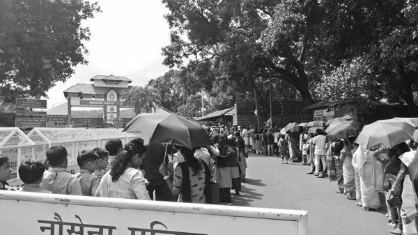 കാര്‍ഗില്‍ വിജയാഘോഷം: ഏഴിമലയിലേക്ക് ജനം ഒഴുകിയെത്തി,ഏറ്റവും വലിയ കൊടിമരവും പരേഡ് ഗ്രൗഡും വിസ്മയമായി