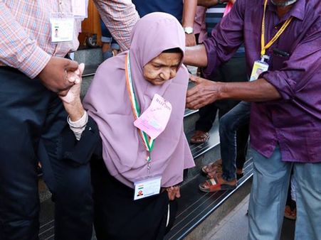 കേരളത്തില്‍നിന്നും ഹജ്ജ് ആദ്യ സംഘം യാത്രയായി: ആദ്യസംഘത്തില്‍ 300പേര്‍!!