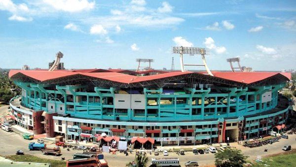 കലൂര്‍ രാജ്യാന്തര സ്റ്റേഡിയത്തില്‍ ലക്ഷങ്ങളുടെ കൊള്ള; കടത്തി കൊണ്ടു പോയത് അത്യാധുനിക സുരക്ഷ ഉപകരണങ്ങള്‍, 75 കപ്ലിങ്സുകളും 68 ബ്രാഞ്ച് പൈപ്പുകളും കടത്തി!