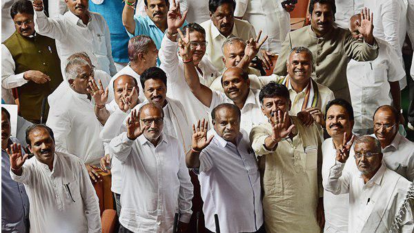 കർണാടകയിൽ 5 ബിജെപി എംഎൽഎമാർ കോൺഗ്രസിലേക്ക്, വൻ വെളിപ്പെടുത്തലുമായി മന്ത്രി