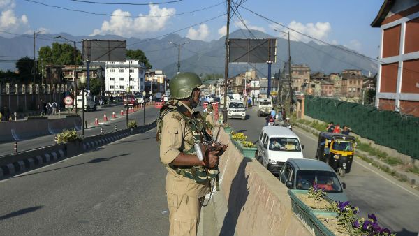 ജമ്മു കശ്മീരിൽ അധിക സേനയെ വിന്യസിക്കും: ഭീകരാക്രമണ ഭീഷണിയെന്ന് സ്ഥിരീകരണം, തിരക്കിട്ട ചർച്ച
