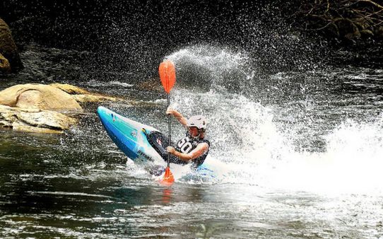 കുത്തൊഴുക്കിൽ തുഴയെറിയാൻ താരങ്ങളെത്തി: കയാക്കിംഗ് ആവേശത്തിൽ കോഴിക്കോടൻ മലയോരം