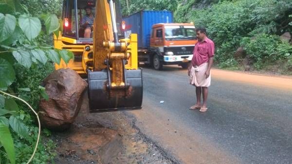 കുതിരാനിലെ മലമുകളില്‍നിന്നു പാറക്കഷണം മഴയില്‍ റോഡിലേക്ക് വീണു: