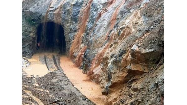 മൂന്നാറില്‍ മലയിടിഞ്ഞു: കൊച്ചി മധുര ദേശീയപാതിയില്‍ ഗതാഗതം 15 ദിവസം മുടങ്ങും, ഒഴിവായത് വന്‍ദുരന്തം!!