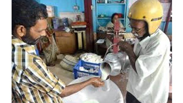 പ്രളയ നാശനഷ്ടങ്ങളെ പൊരുതി തോല്‍പ്പിച്ച് ക്ഷീരവികസന മേഖല മുന്നേറുന്നു; 11% വര്‍ദ്ധന, പ്രതിദിന പാല്‍ സംഭരണം 1,18,200 ലിറ്ററായി ഉയർന്നു!