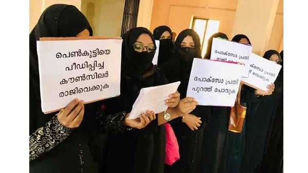 മലപ്പുറത്ത് പോക്സോ കേസിലെ കൗണ്‍സിലര്‍ കൗണ്‍സില്‍ യോഗത്തിനെത്തി: സംഘര്‍ഷാവസ്ഥ, അംഗങ്ങളുടെ പ്രതിഷേധം!