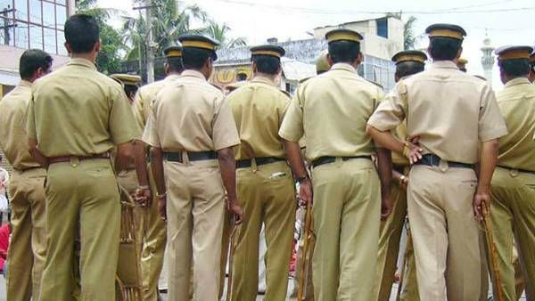 ക്ലാസില്‍ കയറാതെ ചെത്തിനടക്കുന്ന ഫ്രീക്കന്‍മാരെ പൊക്കാന്‍ പൊലീസ്: പാനൂരില്‍ പോലീസ് വലവിരിക്കും!!