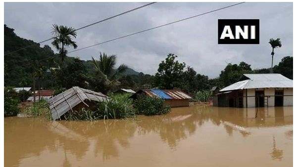 വടക്ക് കിഴക്കൻ സംസ്ഥാനങ്ങളിൽ നാശം വിതച്ച് കനത്ത മഴ; നിരവധി പേർ മരിച്ചു, ഗ്രാമങ്ങൾ വെള്ളത്തിനടിയിൽ