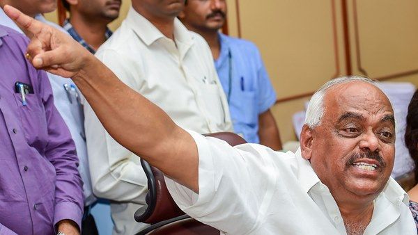 ബിജെപി പാട്ടുംപാടി വിശ്വാസവോട്ട് ജയിച്ചു.. യെഡിയൂരപ്പ നന്ദി പറയേണ്ടത് സ്പീക്കർ രമേഷ് കുമാറിന്!!