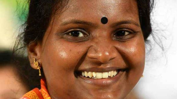 ആലത്തൂരിലെ പെങ്ങളൂട്ടിക്ക് യൂത്ത് കോണ്‍ഗ്രസ് വക കാര്‍; വിവാദം, പിന്നില്‍ അസൂയക്കാരെന്ന്