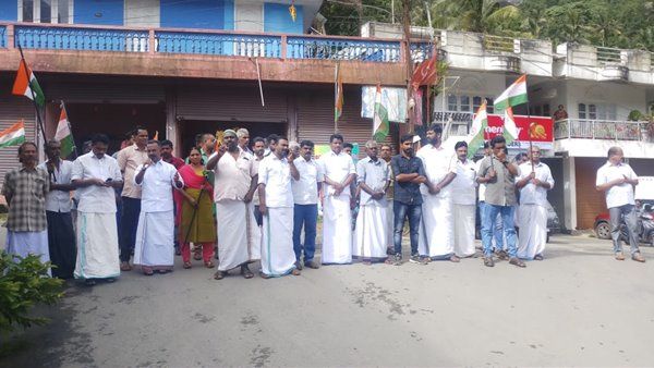 പൊതുമരാമത്ത് റോഡുകളിൽ വികസനം എത്തുന്നില്ല; അടിമാലിയിൽ കോൺഗ്രസിന്റെ റോഡ് ഉപരോധ സമരം!