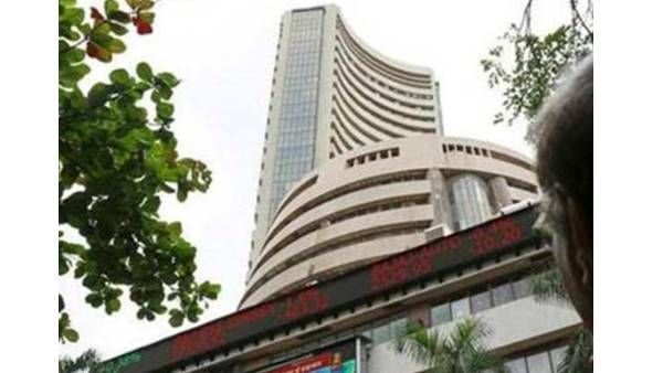 കേന്ദ്ര ബജറ്റിനോട് മുഖം തിരിച്ച് ഓഹരി വിപണി; പ്രതീക്ഷിച്ചത് ലഭിക്കാത്തതിലുളള നിരാശ