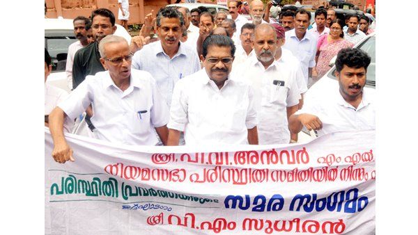 പിവി അന്‍വര്‍ എംഎല്‍എ നിയമസഭയുടെ ചരിത്രത്തിലെ ഏറ്റവും വലിയ നാണക്കേടെന്ന് വിഎം സുധീരന്‍, അന്‍വറിനെതിരെ പ്രതിഷേധവുമായി ആദിവാസികളും പരിസ്ഥിതി പ്രവര്‍ത്തകരും