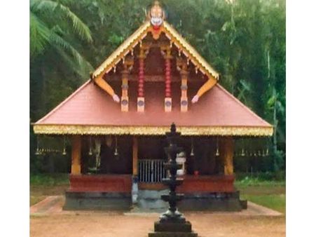 ക്ഷേത്രഭൂമി കൈയേറിയെന്ന്; വില്ലേജ് ഓഫിസിലേക്ക് വിശ്വാസികളുടെ മാർച്ച്