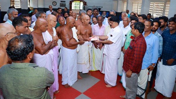 ഈഴവ ജാതിയായി പരിവർത്തനം ചെയ്യാനുള്ള ശ്രമം ആസൂത്രിതം.. എതിർപ്പുമായി തീയ്യക്ഷേമസഭ!