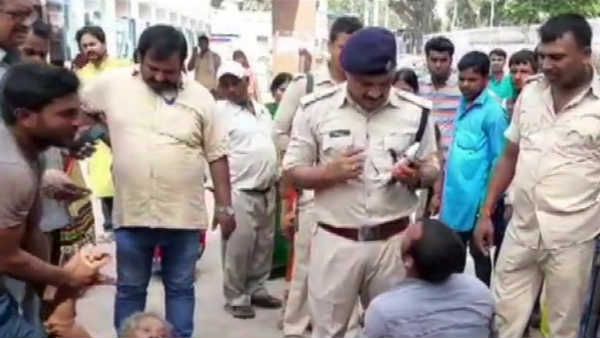 വീണ്ടും ആള്‍ക്കൂട്ട കൊല, പശുവിനെ കടത്തിയെന്നാരോപിച്ച് ബീഹാറില്‍ 3 പേരെ ജനക്കൂട്ടം തല്ലിക്കൊന്നു