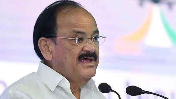 വിവരാവകാശ ഭേദഗതി ബില്‍: രാജ്യസഭയില്‍ ചുറ്റി തിരിയുന്ന മന്ത്രിമാരെ ശാസിച്ച് വെങ്കയ്യ നായിഡു