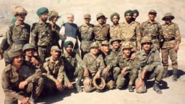 കാര്‍ഗില്‍ വിജയ് ദിവസ്; 1999 ല്‍ നടത്തിയ കാര്‍ഗില്‍ സന്ദര്‍ശനത്തിന്റെ കാണാത്ത ചിത്രങ്ങളുമായി മോദി