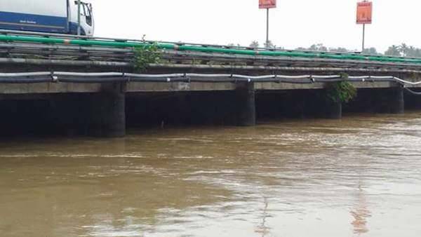 അപ്പര്‍ കട്ടനാട്ടില്‍ ജലനിരപ്പ് ഉയരുന്നു: ജനങ്ങളെ മാറ്റിപ്പാര്‍പ്പിക്കുന്നു, തിരുവല്ലയിലും വെള്ളം!!