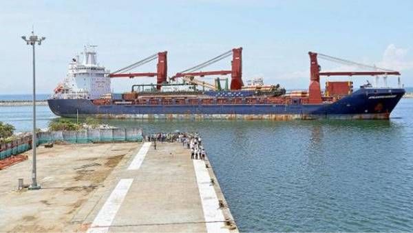 വടംപൊട്ടി കപ്പലുകള്‍ കടലില്‍ കുടുങ്ങി: അഴീക്കല്‍ സില്‍ക്കിനെതിരെ മത്സ്യതൊഴിലാളികളുടെ പ്രതിഷേധം