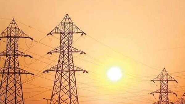 കനത്ത കാറ്റും മഴയും; വൈദ്യുത വിതരണ രംഗത്ത് 133.47 കോടിയുടെ നഷ്ടം, 720 വിതരണ ട്രാൻസ്ഫോർമറുകൾ തകരാറിൽ!