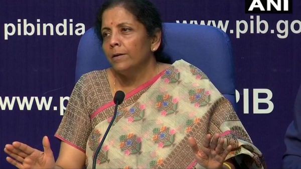 27 പൊതുമേഖലാ ബാങ്കുകള്‍ 12ലേക്ക്... ധനമന്ത്രിയുടെ നിര്‍ണായക പ്രഖ്യാപനം, പിഎന്‍ബി ലയിക്കുന്നു