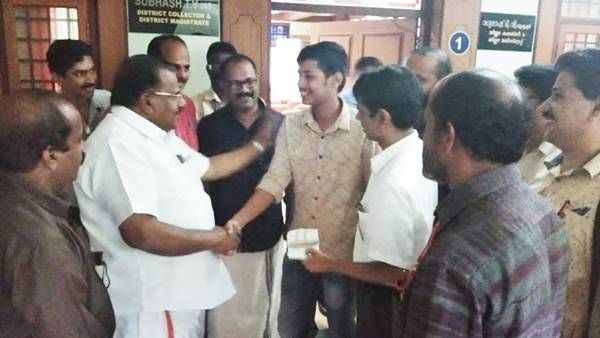 പഠനമികവിന് തനിക്ക് ലഭിച്ച തുക സംഭാവനയായി നല്‍കി ഹൃദൃുത്: കേരളത്തിന് മാതൃകയെന്ന് മന്ത്രി ഇ പി